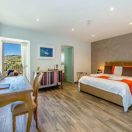 Viewpoint Boutique Living 4*